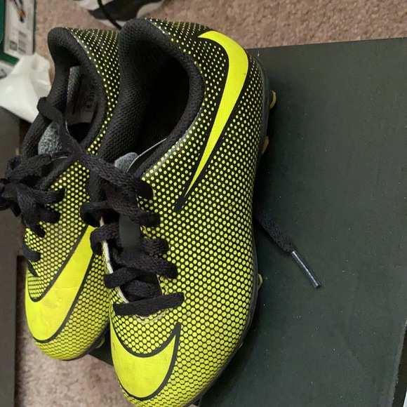 Nike Soccer Cleats - Picture 2 of 3